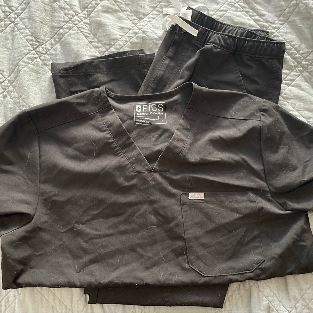 Men’s size Large Figs scrubs set - black